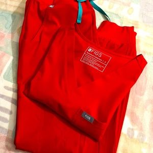 Figs awesome red fionlite set small Catarina and small petite joggers